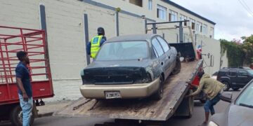 ADN recupera espacios públicos en Villa Juana y Ensanche La Fe; clausura taller, retira chatarras y compresores