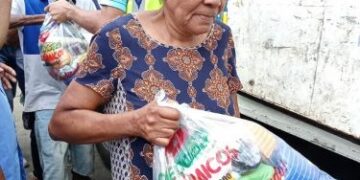 Comedores Económicos del Estado Dominicano realiza un amplio operativo de entrega de raciones crudas y cocidas en el sector de Capotillo