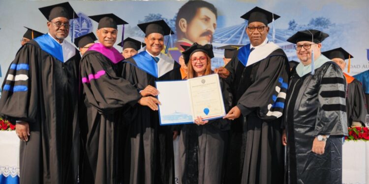 UASD inviste 2,558 nuevos profesionales en conmemoración aniversario de Mella y de la Independencia Nacional