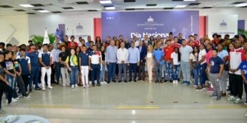 Ministro Kelvin Cruz cumple promesa de aumentar salarios a atletas del PARNI.