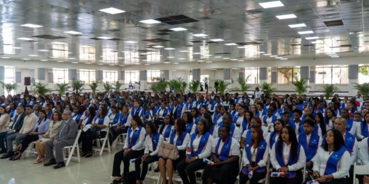 Interior y Policía gradúa 722 técnicos formados mediante escuelas vocacionales