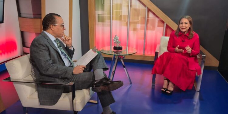 Ministra de la Mujer urge apresar oficial PN que mató dos mujeres en la Vega y a quien violó y dio muerte a Paula Santana