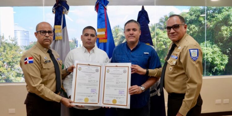 APORDOM y CESEP recertifican puerto de Puerto Plata