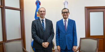 Eddy Olivares recibe visita del director subregional de OIT