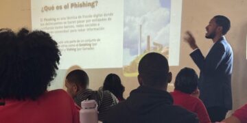 Adolescentes aprenden a detectar fraudes digitales y proteger su identidad en internet