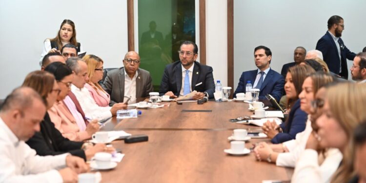 Cámara de Diputados y Ministerio de Cultura coordinan acciones para fortalecer la identidad dominicana