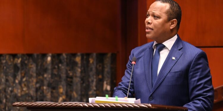 Ante Comisión General del Senado, director del INTRANT plantea modificación a la ley de tránsito