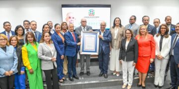 Cámara de Diputados reconoce al historiador Roberto Cassá, por su gran trayectoria profesional