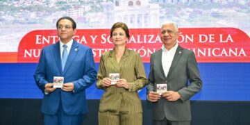 Presidente del Senado Ricardo de los Santos, participó en acto de socialización y entrega de nueva Constitución de bolsillo y resaltó la separación de poderes y fortalecimiento de la democracia