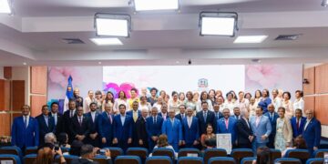 Senado reconoce liderazgo de 32 mujeres dominicanas en el marco del Día Internacional de la Mujer