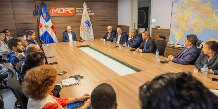 Eduardo Estrella juramenta nuevos viceministros de Obras Públicas