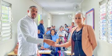 Estudiantes de Liceo Isidro Antonio Estévez en Blanco Arriba reciben con entusiasmo talleres móviles del INFOTEP