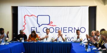 Ministro de Salud recorre escuelas en la provincia Duarte durante “El Gobierno en las Provincias”