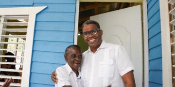 Propeep entrega vivienda remozada a envejeciente de 72 años que perdió su hogar en un incendio en Los Llanos