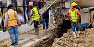 CAASD continúa avanzando en la construcción de aceras y contenes para la transformación total de Guajimía