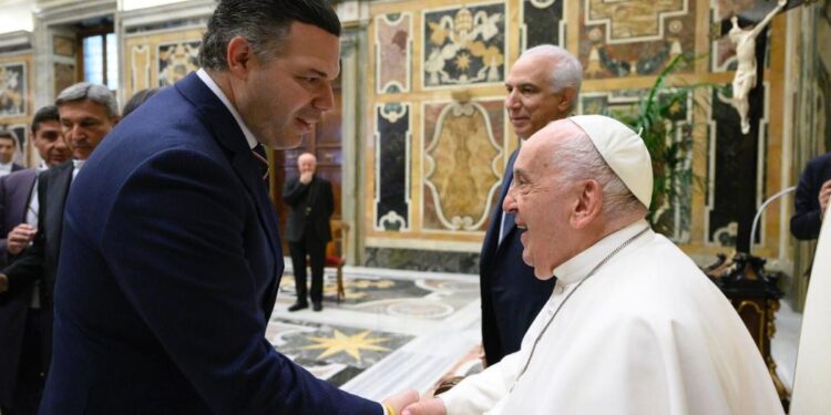 Empresario Ramón Tallaj Jr. rinde emotivo homenaje al Papa Francisco tras su fallecimiento