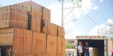 Gobierno asiste familias afectadas por voraz incendio en Los Platanitos de Santiago