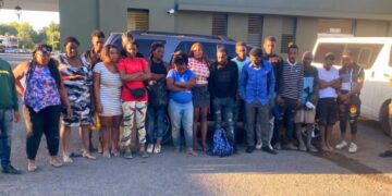 En Azua detienen 17 inmigrantes en una jeepeta que figura a nombre de un hombre sometido a la justicia por tráfico de indocumentados