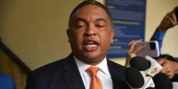 Yván Lorenzo dice Gobierno demuestra «incoherencia» sobre amenaza representan bandas haitiana