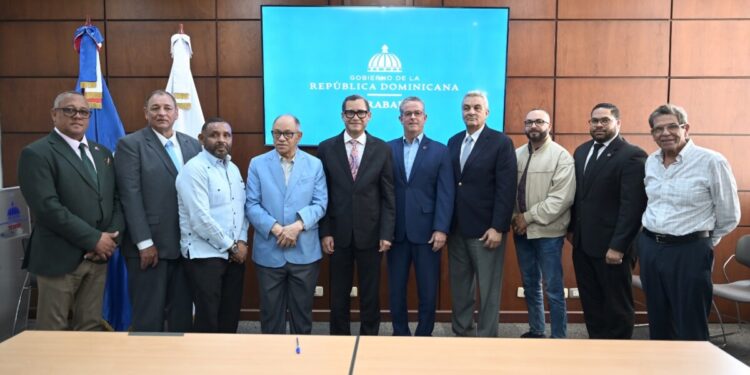 Gobierno anuncia aumento salarial de un 25 % al sector zonas francas industriales