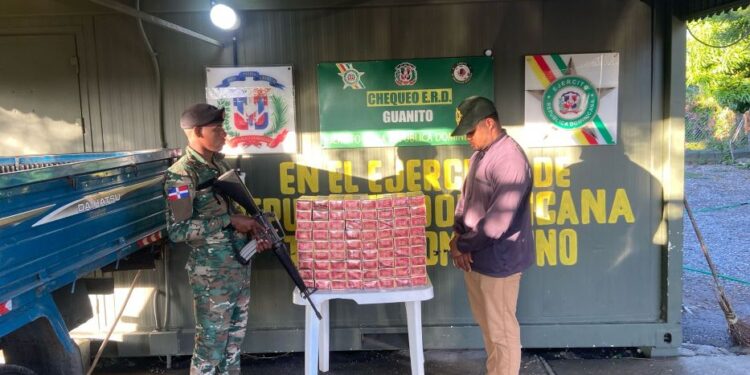 Ejército decomisa contrabando de cigarrillos oculto en compartimentos de un camión en San Juan de la Maguana