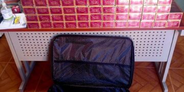 Debajo de una carga de naranjas descubren contrabando de 45,000 cigarrillos en Azua