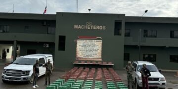 Ejército incauta casi 7 millones de cigarrillos de contrabando en dos vehículos en Montecristi
