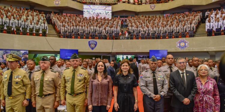 3,048 nuevos agentes graduados dentro del programa de Reforma y Transformación de la Policial Nacional saldrán a las calles