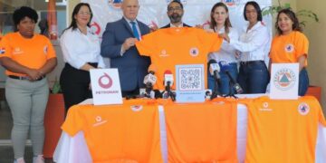 Defensa Civil recibe de Petronan 3,500 t-shirts para labores preventivas en Semana Santa 2025