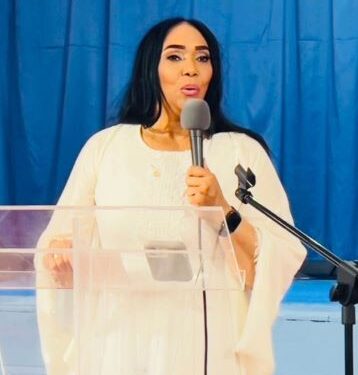 Pastora Karmelyn Polanco y su equipo de Fundeluz llegan a República Dominicana para brindar apoyo a familias afectadas por la tragedia en Jet Set