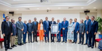 Senado reconoce trayectoria del poeta y escritor José Mármol