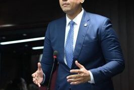 Diputado Stalin Vásquez propone crear registro digital de pacientes para mejorar servicios de salud