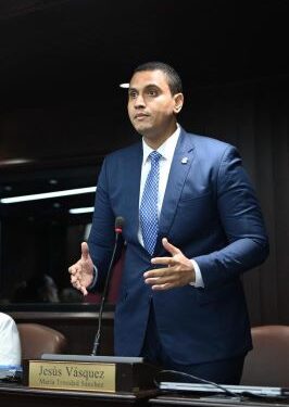 Diputado Stalin Vásquez propone crear registro digital de pacientes para mejorar servicios de salud