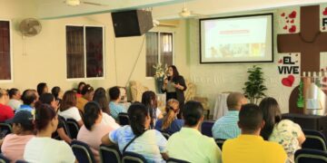 Diversikids imparten taller de autismo para padres y docente en SDN.