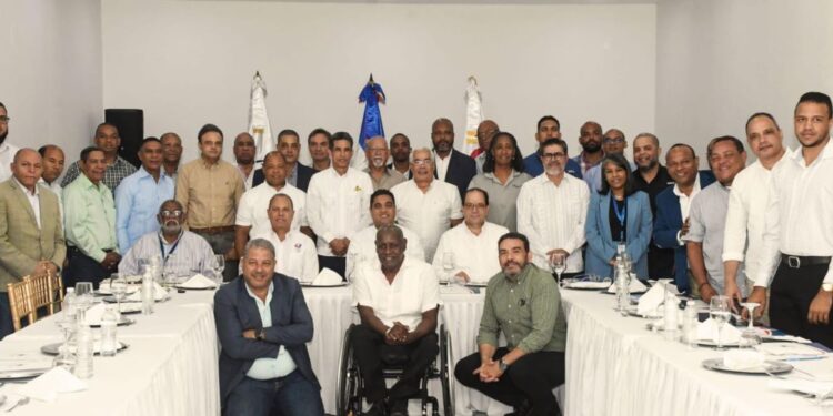 Ministro Kelvin Cruz encabeza reunión de trabajo con 37 federaciones