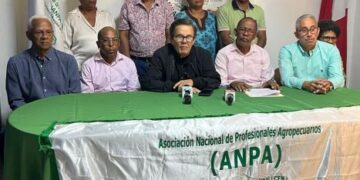 Tito Hernandez anuncia aumento salarial de un 42% para lis profesionales agropecuarios