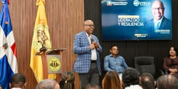 Alfredo Pacheco destaca la importancia del «Liderazgo y Resiliencia» en conferencia en la UTECO
