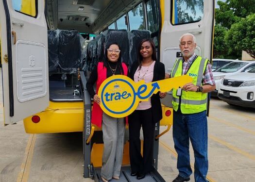MINERD entrega tres autobuses accesibles para estudiantes con discapacidad en Santiago