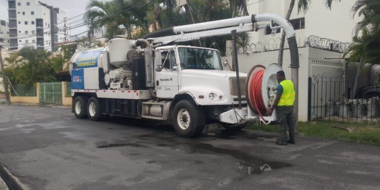 Alcaldía del DN amplía limpieza de imbornales ante incidencia de vaguada