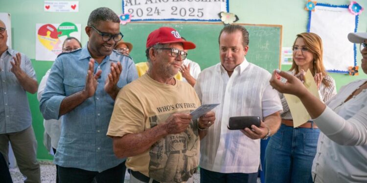 Robert Polanco afirma que el Gobierno se mantiene presente y está donde la gente más lo necesita