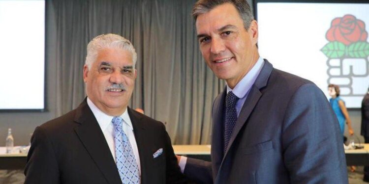Pedro Sánchez resalta liderazgo de Miguel Vargas en la Internacional Socialista