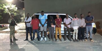 Arrestan hombre y mujer con 18 inmigrantes indocumentados en dos jeepetas en Dajabón y Valverde