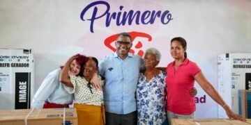 Propeep llena de alegría a madres de diferentes localidades del país con regalos y homenajes en su día