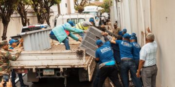 Alcaldía del Distrito Nacional recupera acera que estuvo obstruida por más de 10 años en Naco