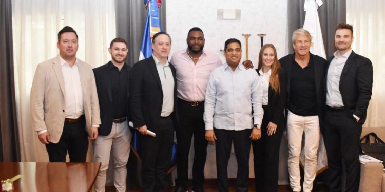 Ministro Kelvin Cruz recibe a David Ortiz y ejecutivos de Perfect Game