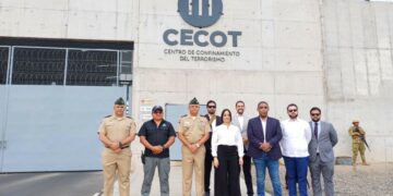 Ministra de Interior y Policía Faride Raful aborda con líderes salvadoreños estrategias de orden, seguridad y convivencia ciudadana