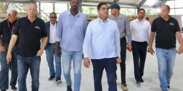 Ministro Kelvin Cruz supervisa trabajos del Centro Deportivo y Cultural Ozama