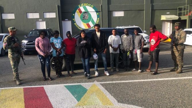 Arrestan sargento y raso del ERD con inmigrantes indocumentados en San Juan de la Maguana