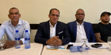 Presidente de Fenacho Alexis Disla saluda empresa Shell incursione en la movilidad eléctrica