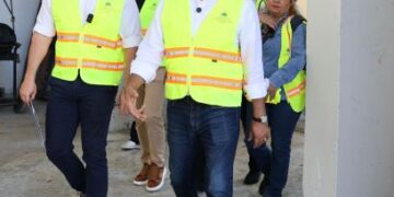 Ministros Carlos Bonilla y Kelvin Cruz supervisan remodelación del Centro Olímpico Juan Pablo Duarte